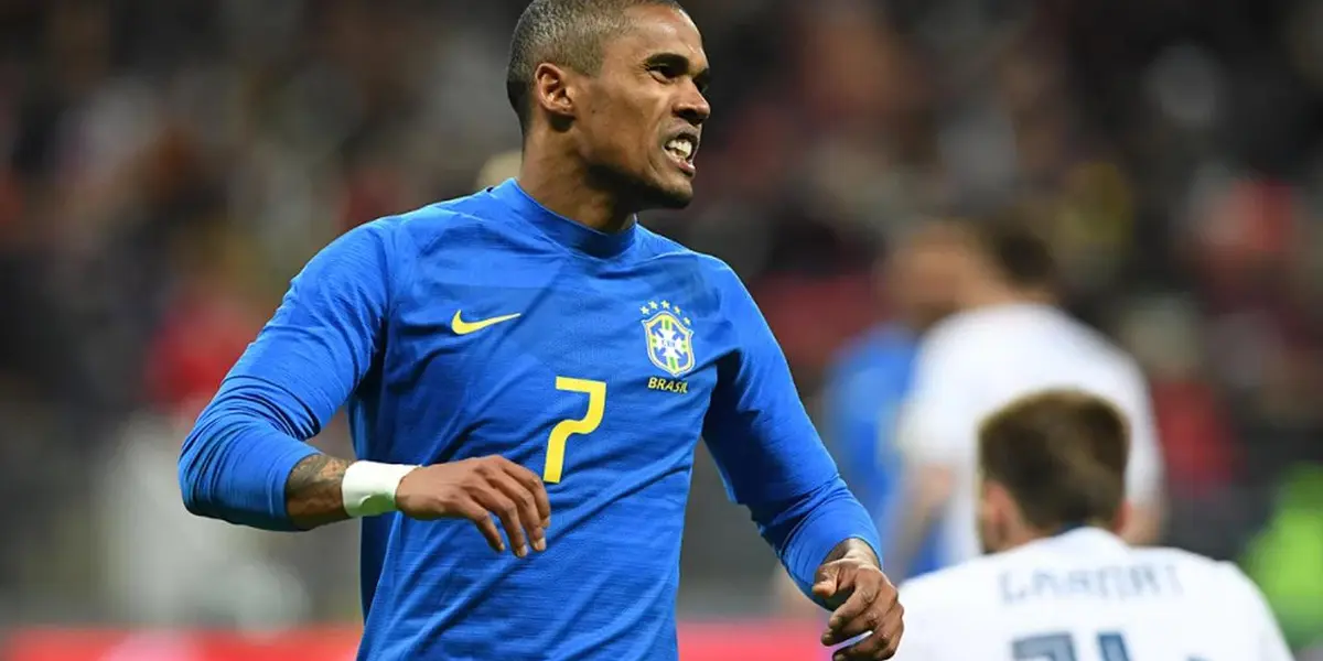 Palmeiras quer atravessar negociação de Douglas Costa com o Grêmio