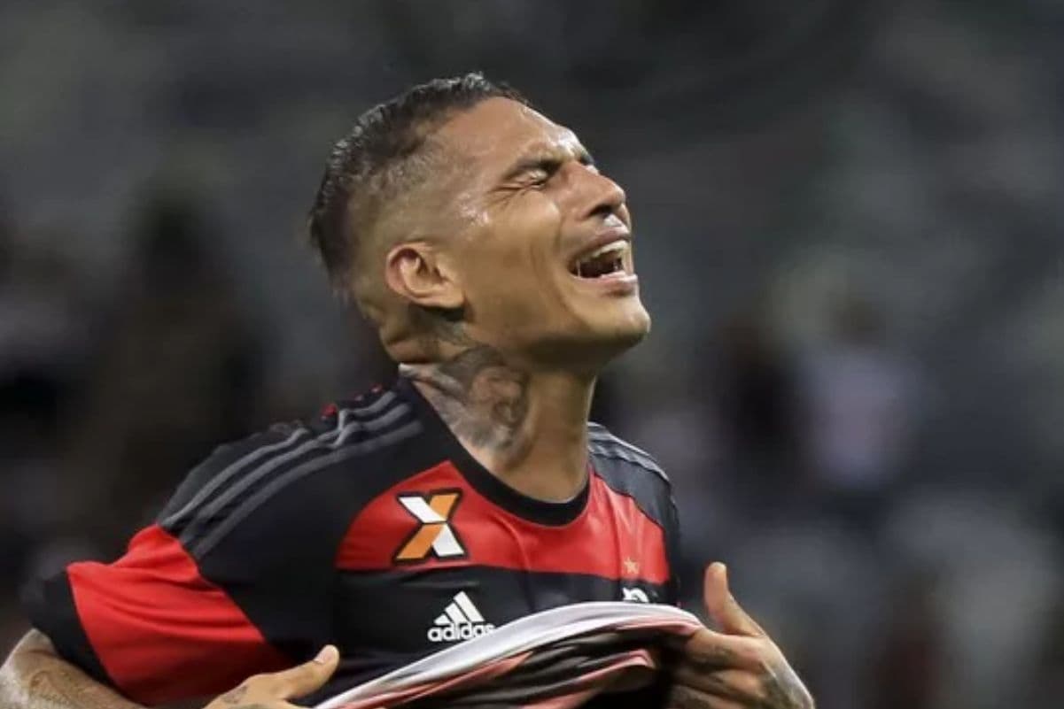 Paolo Guerrero se envolveu em polêmica e terá de pagar fortuna ao Flamengo por manchar imagem do clube