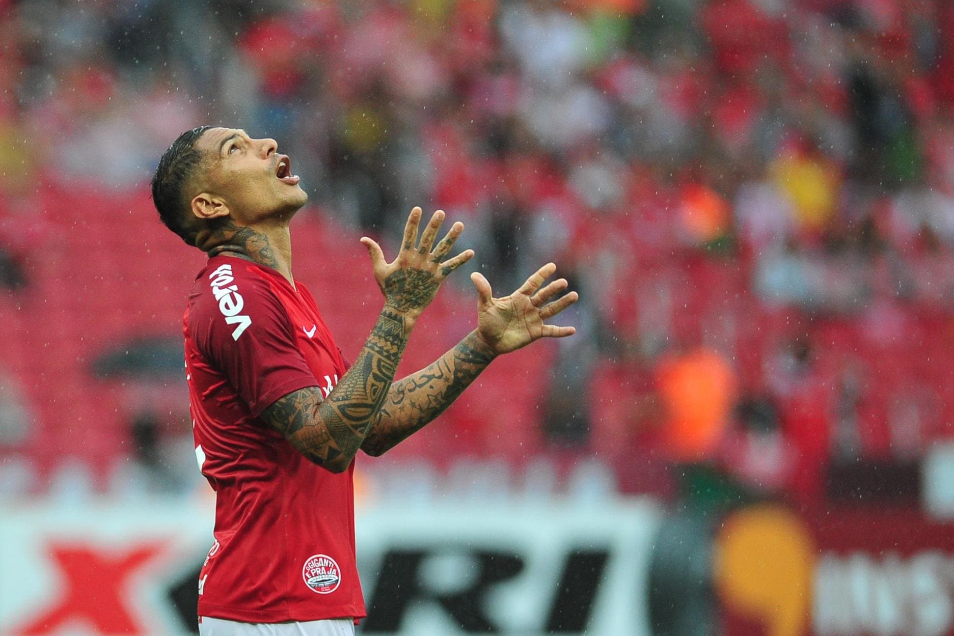 Paolo Guerrero surpreende o Internacional ao pedir para sair do Colorado e revolta torcedores