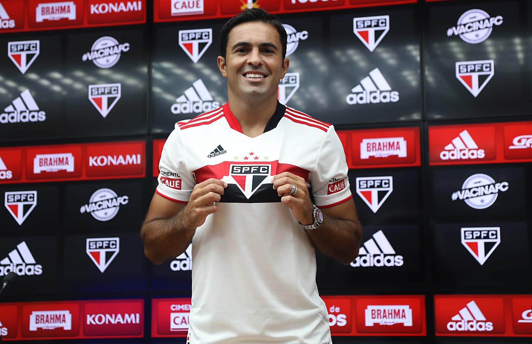 Para rescindir com atacante, São Paulo precisa quitar dívidas
