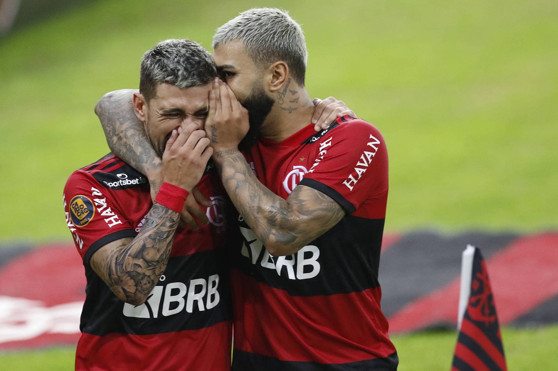 Partida de volta das quartas de final entre Flamengo e Olimpia tem ameaça contra Arrascaeta