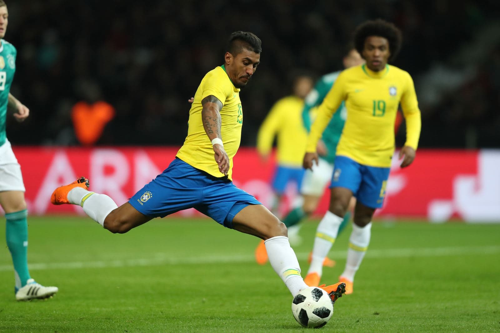 Paulinho pega o futebol brasileiro de surpresa após largar a “fortuna” no Oriente Médio