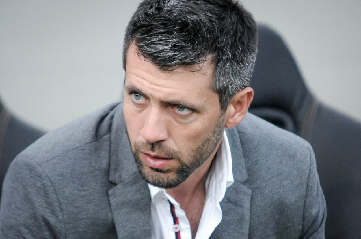 Paulo Pezzolano tem fama de comandar times ofensivos e anima torcida celeste