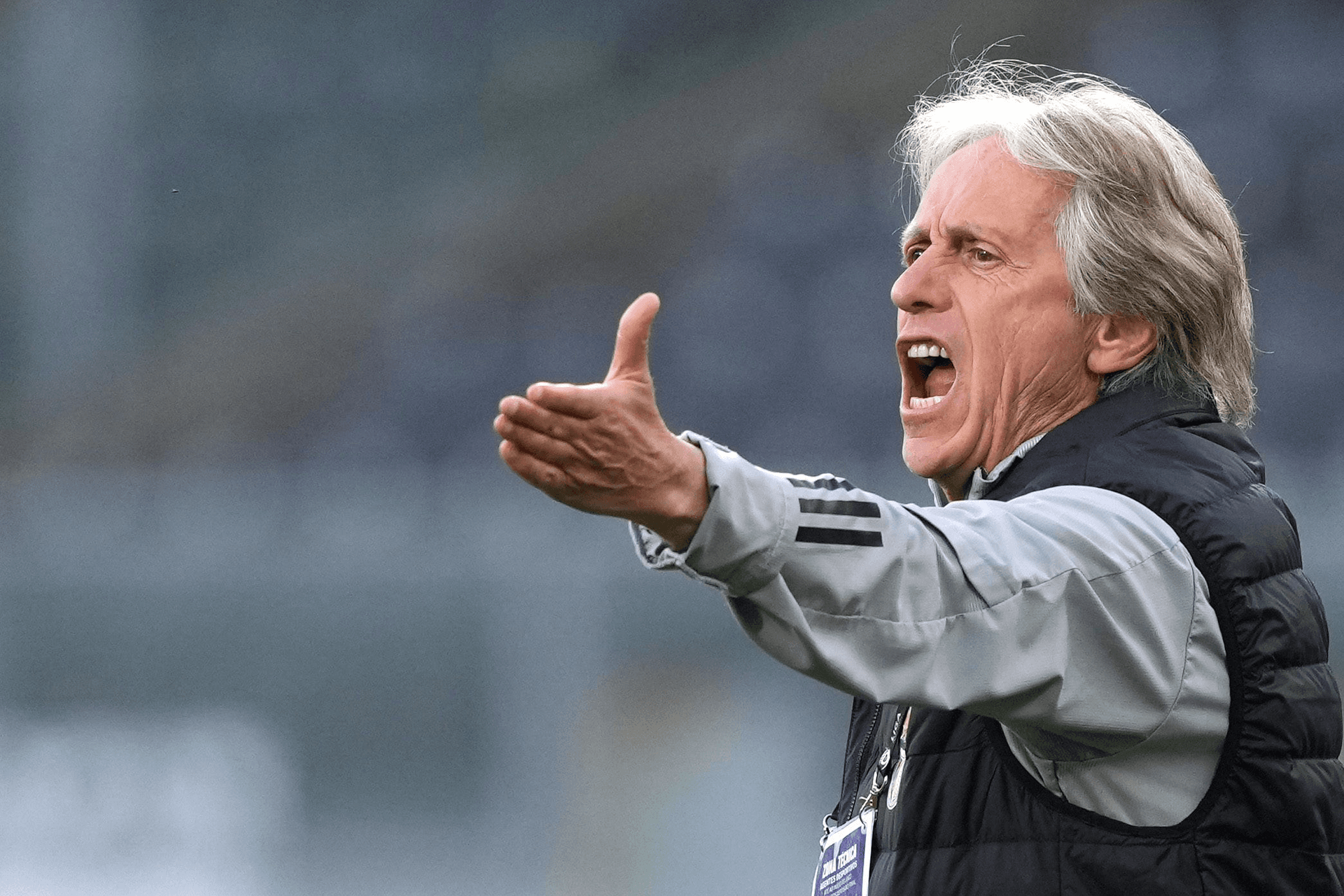 Paulo Sousa segue bastante pressionado no cargo
