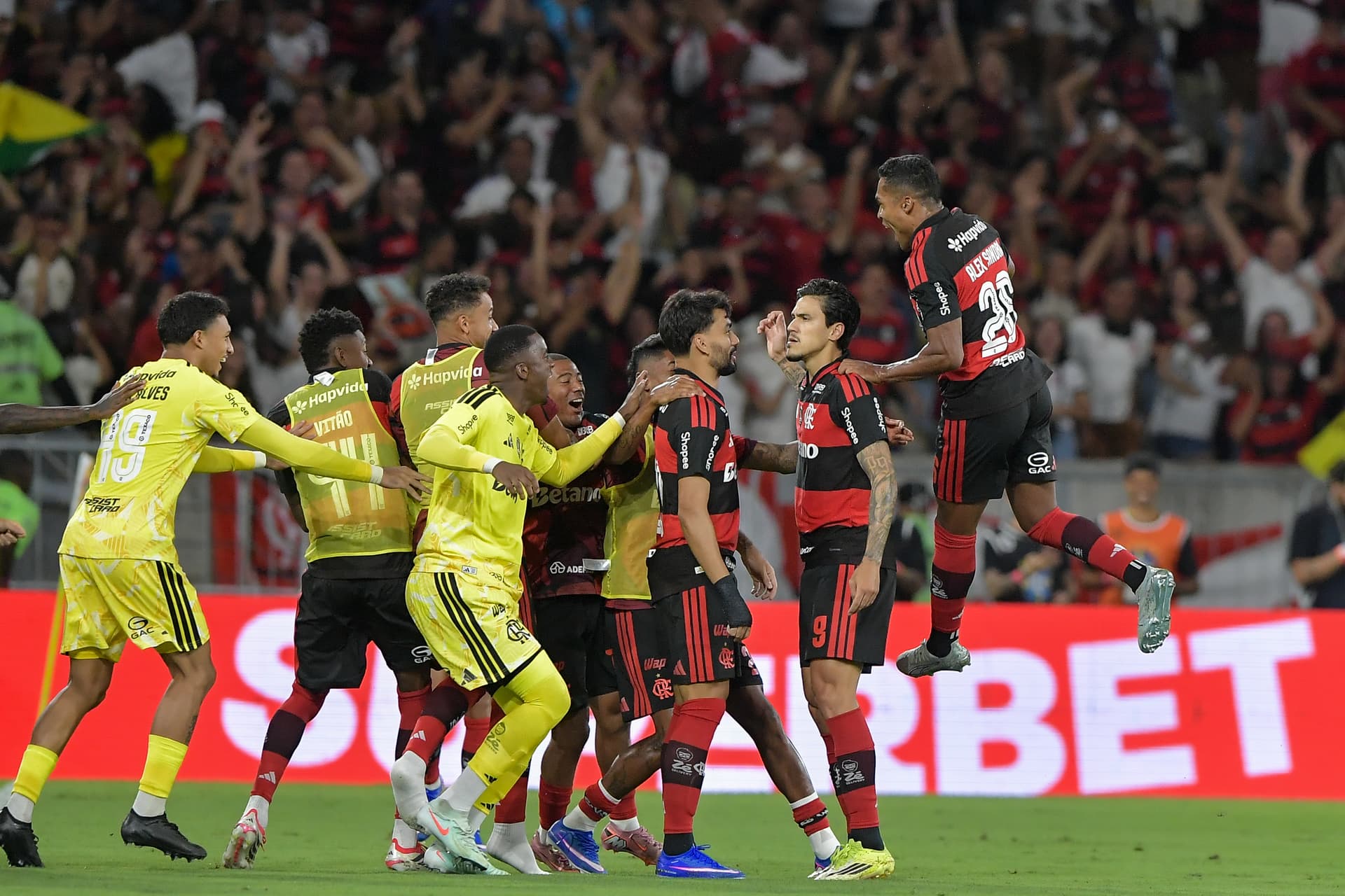 Pedro jogador do Flamengo comemora seu gol durante partida contra o Fluminense. Foto: Thiago Ribeiro/AGIF