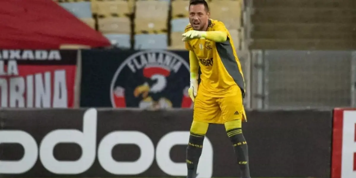 Permanência de Diego Alves no Flamengo é questionada após vexame no Brasileirão e torcedores opinam