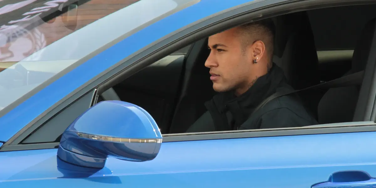 PODEM TE INTERESSAR:
• Enquanto Neymar falha, eles revelam por que o PSG é o único culpado por tudo com Ney
• Enquanto Neymar se lesiona e tira dinheiro do PSG, foi isso que Messi fez na Champions