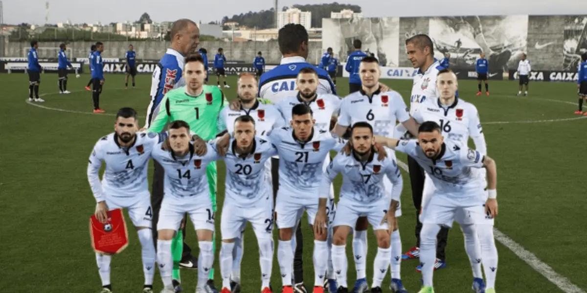 Por aqui, o profissional não teve muito apoio e durou pouco no cargo