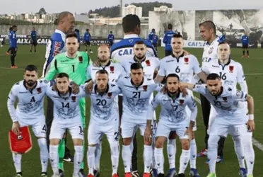 Por aqui, o profissional não teve muito apoio e durou pouco no cargo