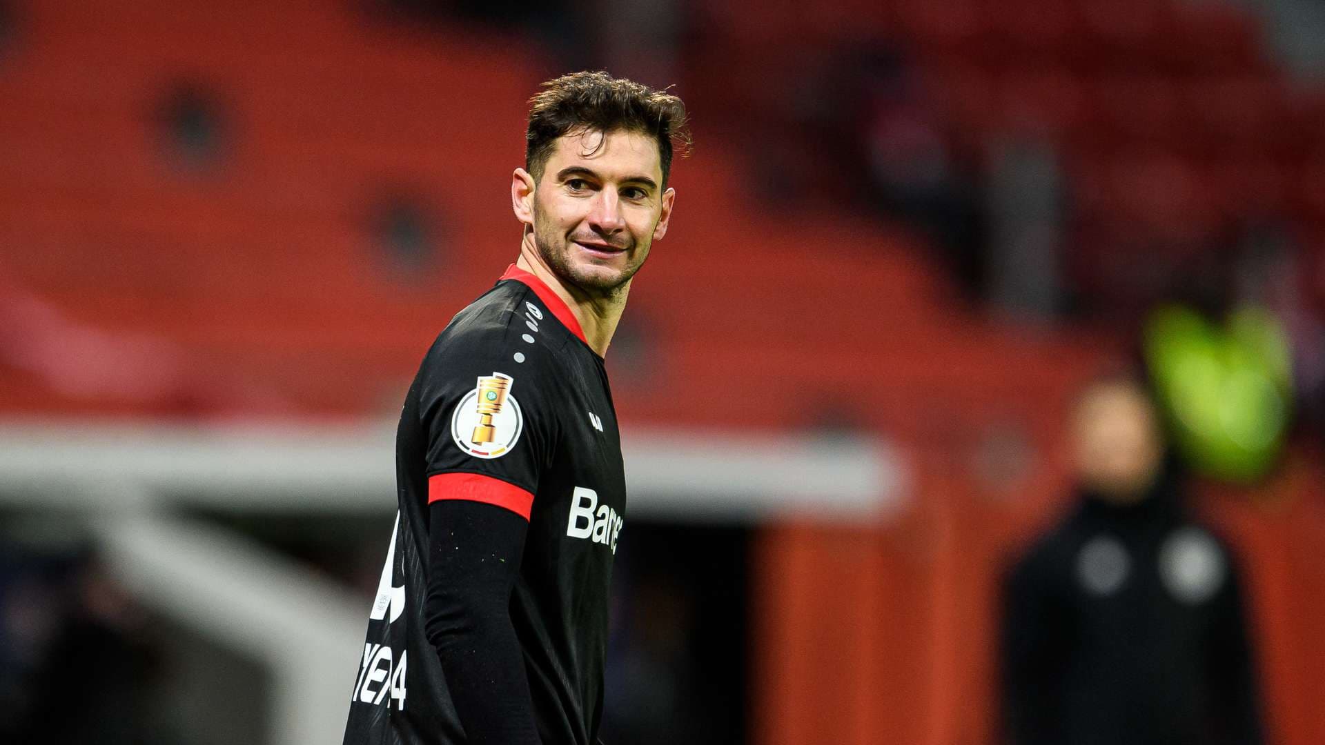 Porta fechada! Bayer Leverkusen recusa proposta feita pelo Verdão, mesmo com valores financeiros acrescidos para ter Lucas Alario por empréstimo