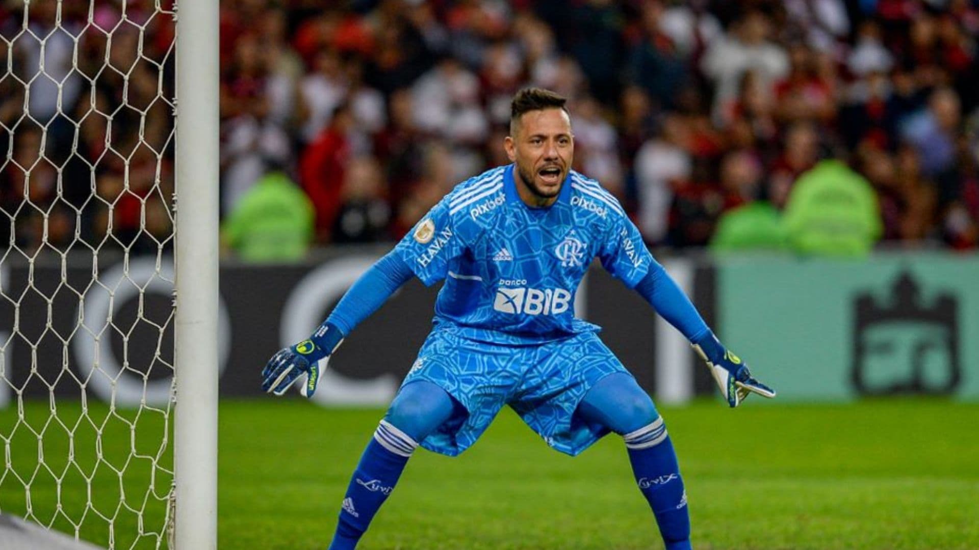 Possível novo reforço do Flamengo tem características parecidas com a do ex-goleiro ídolo