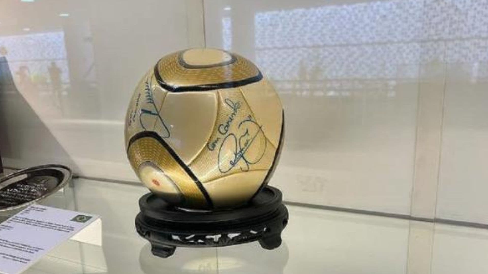 Presente dado por Neymar ao Congresso Nacional do Brasil foi roubado por manifestantes durante protesto na capital federal