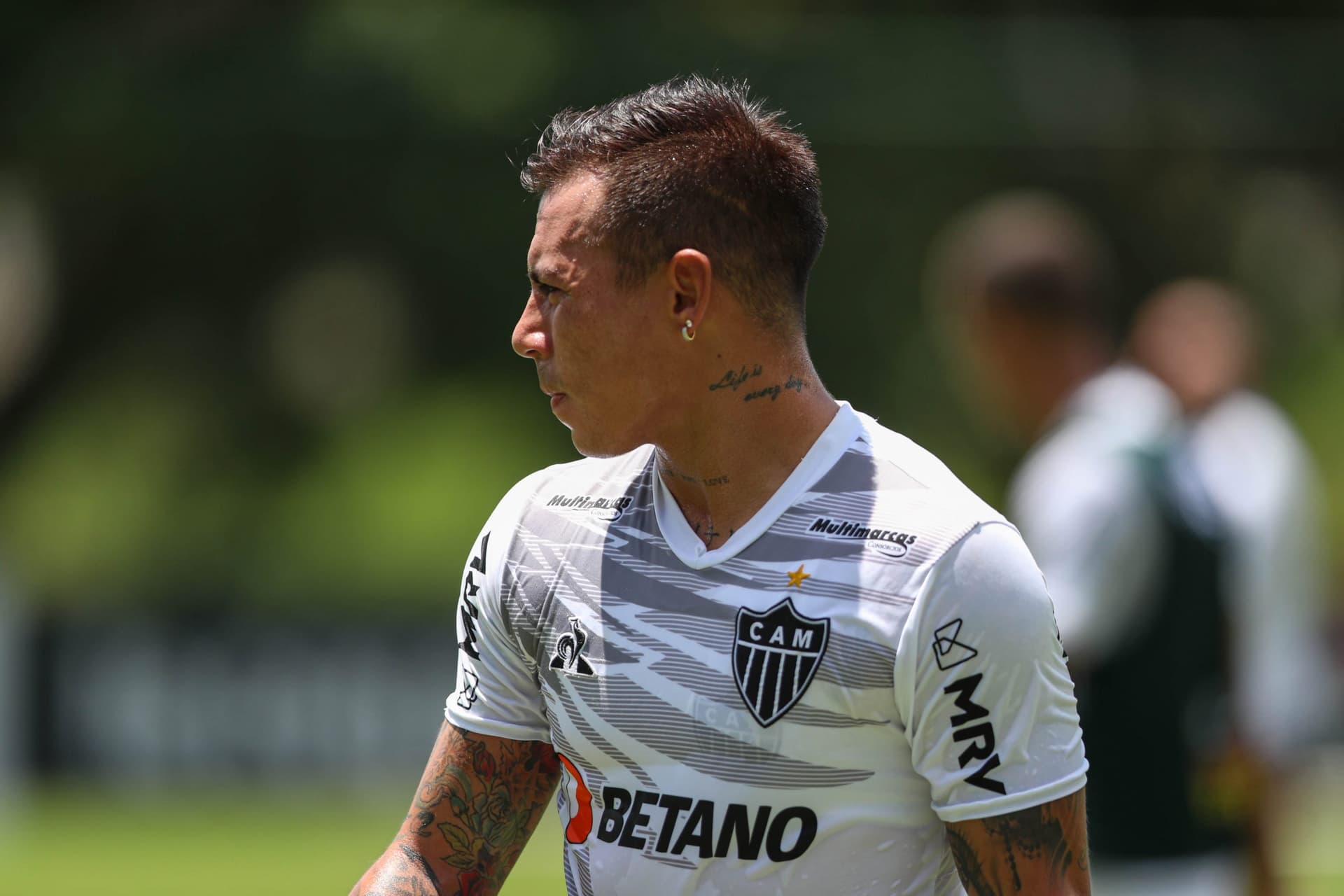 Presidente atleticano revelou os rumos da renovação do chileno com o Galo