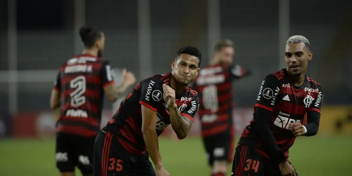 Primeiro jogo do Grupo H da competição