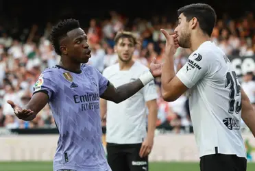 Puma, marca de roupas esportivas que patrocina a LaLiga, se solidarizou com Vinicius Junior, jogador do Real Madrid que tem sofrido racismo