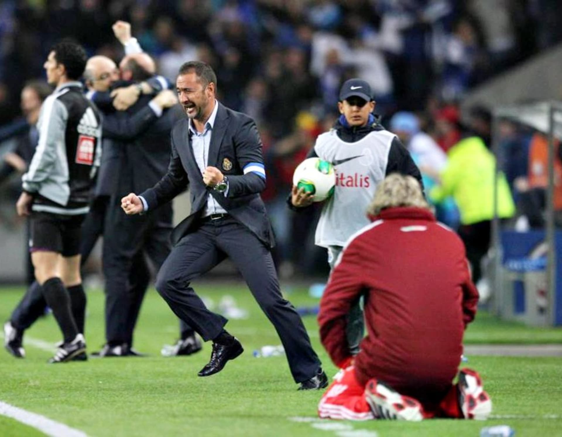 Quem é o novo treinador do Corinthians, como é seu estilo e qual seu percurso na carreira?