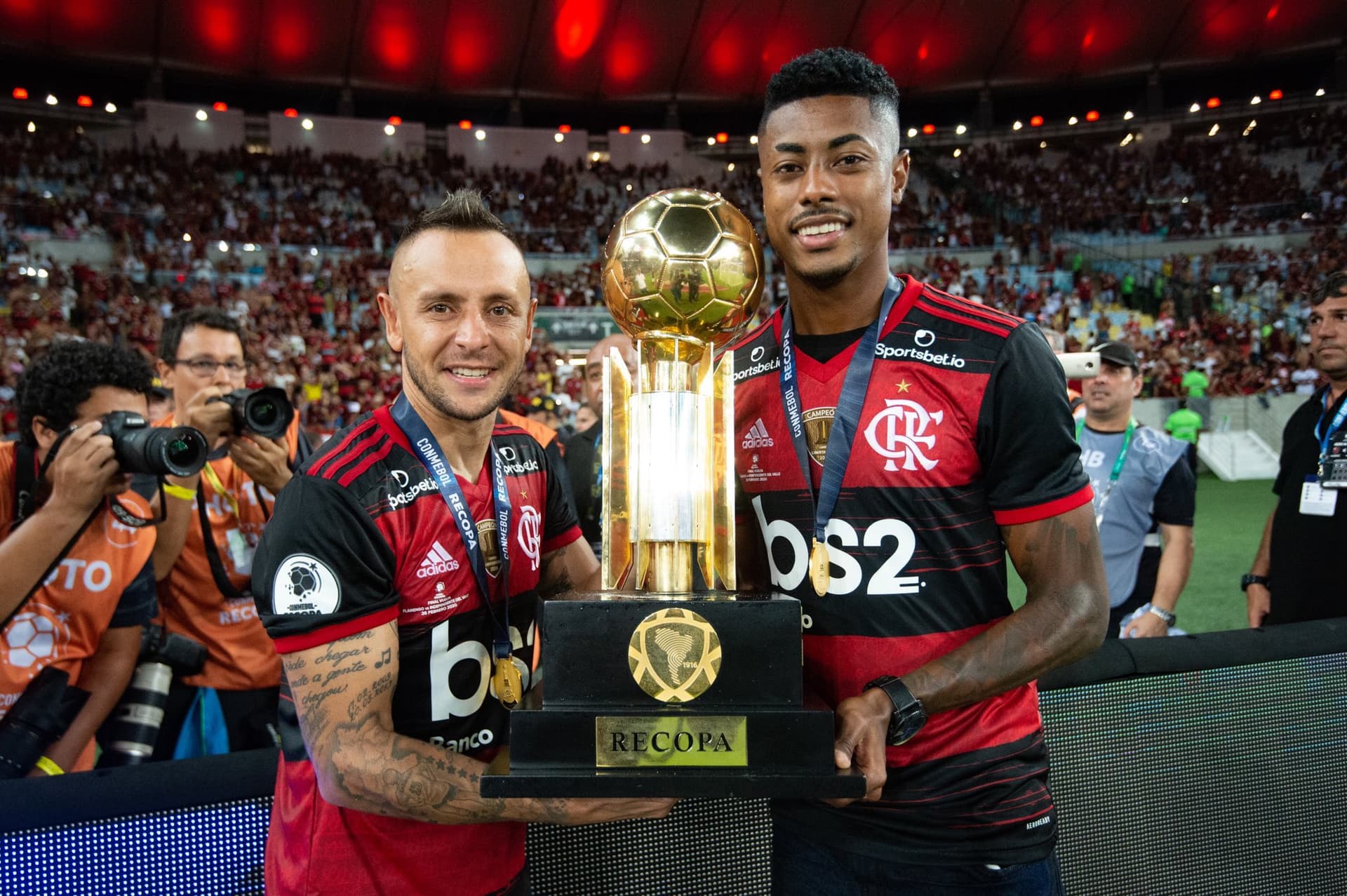 Rafinha pode viver rebaixamento na carreira com o Grêmio e “pede emprego” no Flamengo