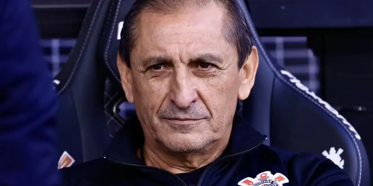 Ramón Díaz em Corinthians x Vasco — Foto: Marcello Zambrana/AGIF