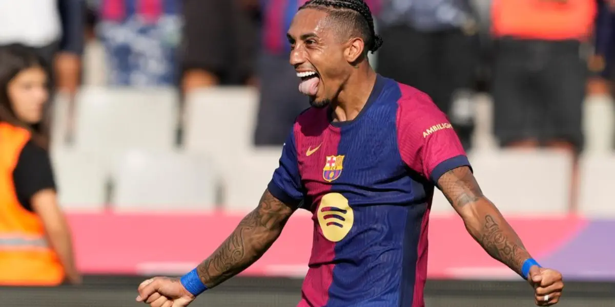 Raphinha comemora gol pelo Barcelona