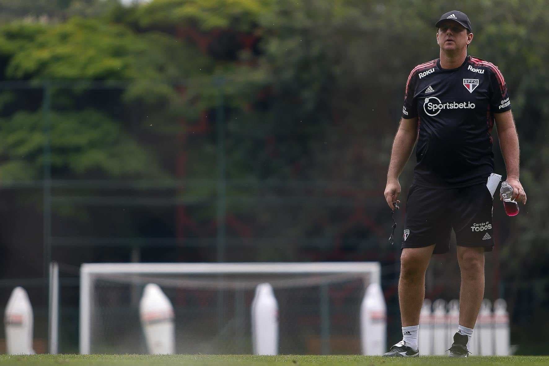 Reestreia de Rogério Ceni pelo São Paulo tem lembrança indesejada por declarações de amor ao Flamengo