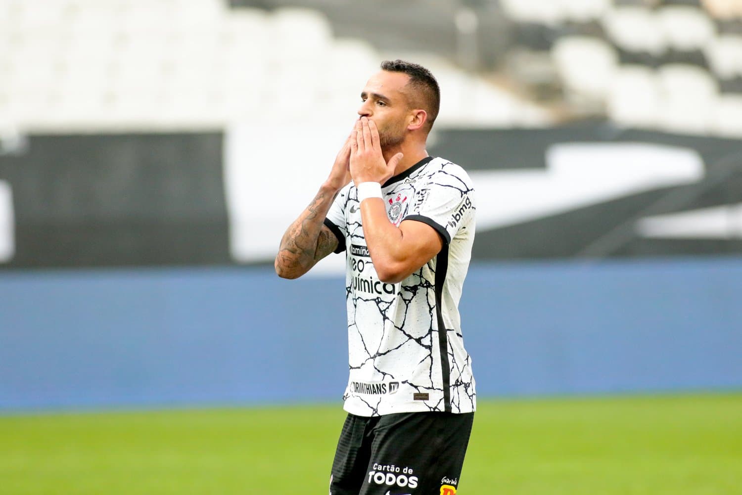 Renato Augusto teve a estreia dos sonhos pelo Corinthians após oito meses sem entrar em campo e desabafou