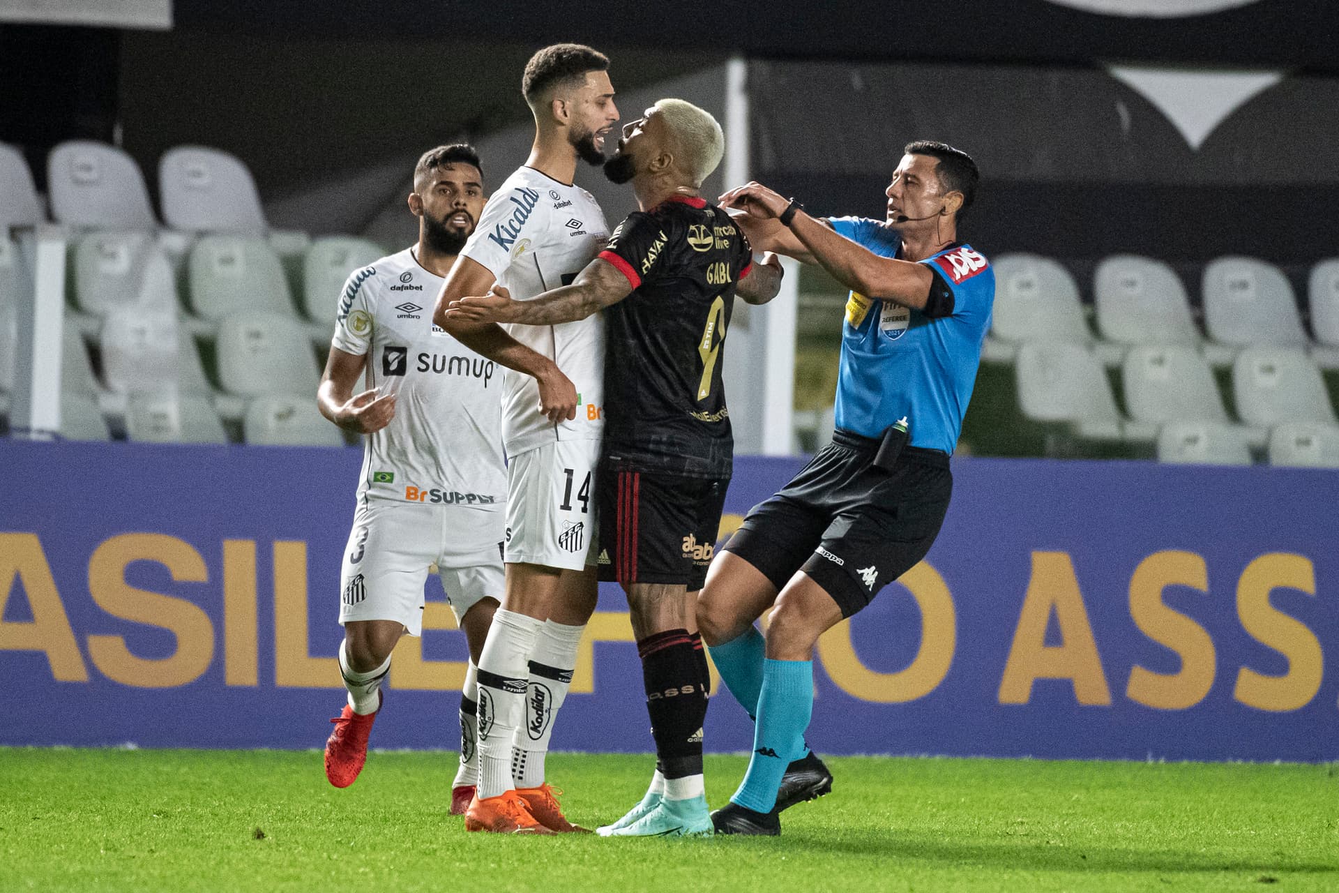 Renato Portaluppi estaria encantado com titular do Santos que pode chegar ao Flamengo como o novo santista do elenco