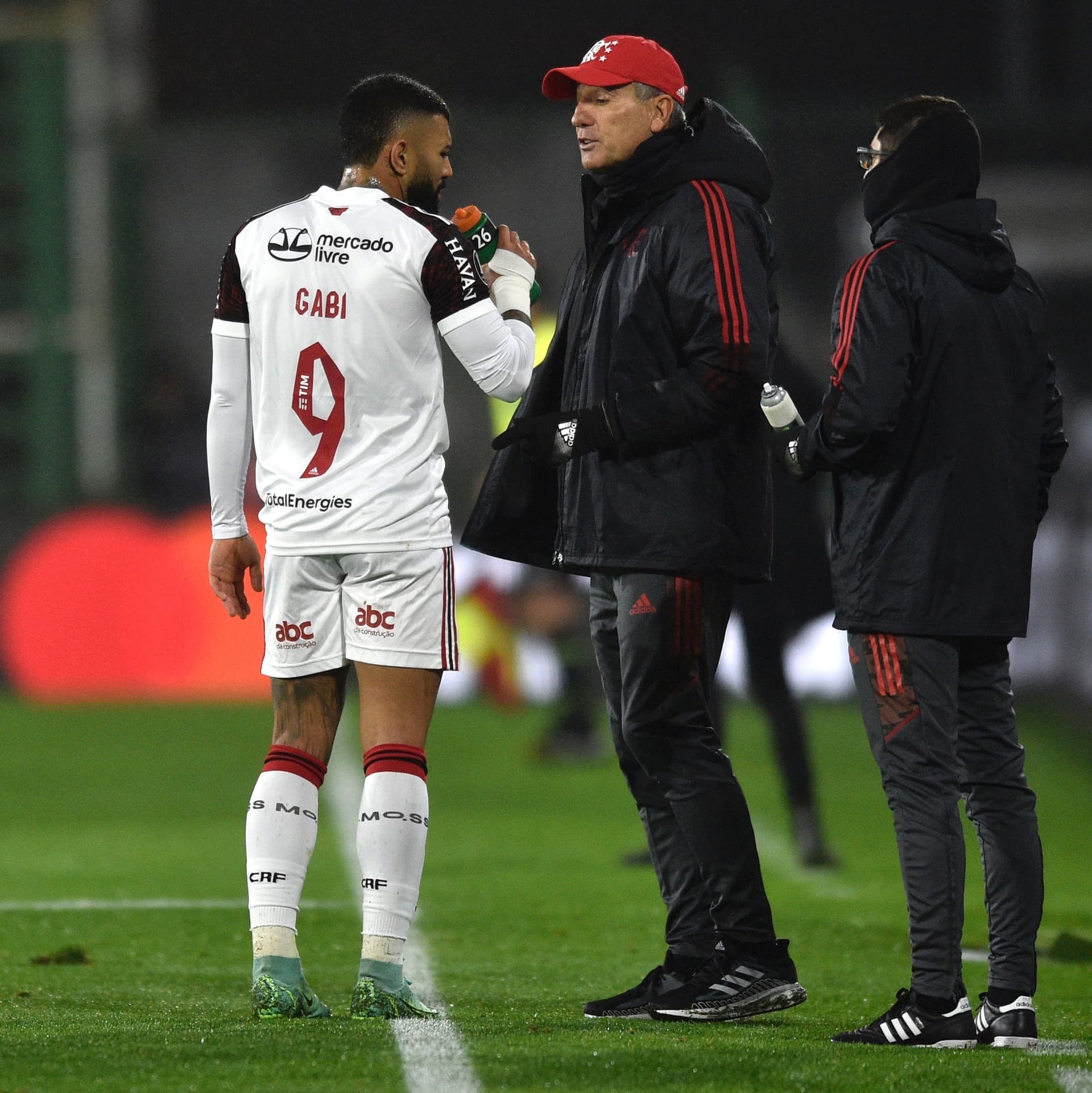 Renato Portaluppi revelou o que disse para Gabigol após mais um jogo de ofensas ao craque