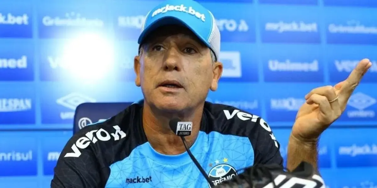 Renato Portaluppi, técnico do Grêmio, planeja realizar alterações significativas na equipe para o clássico Gre-Nal deste domingo