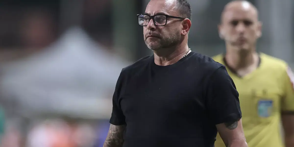 Repórter afirma que diretoria deu 'ultimato' para Turco Mohamed