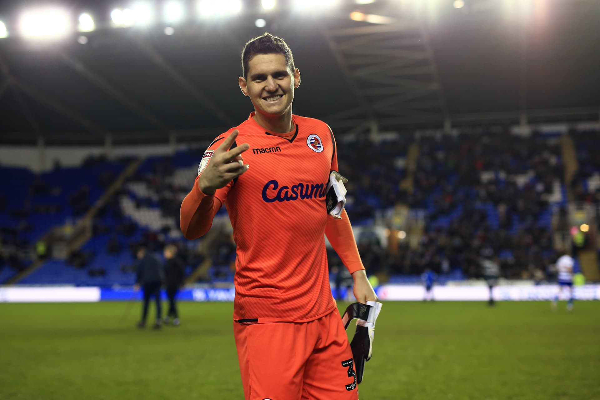 Reserva no Reading, Rafael Cabral pode ser o novo arqueiro a defender a meta do Cruzeiro. A Raposa aguarda rescisão do atleta com o time da segunda divisão inglesa