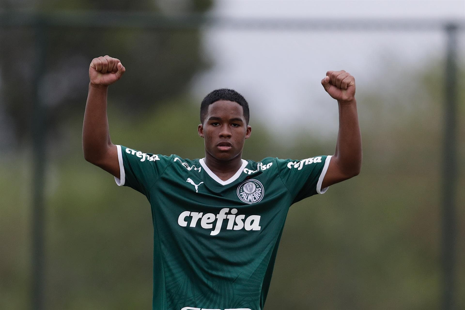 Revelação do clube foi relacionado pela primeira vez para o time profissional