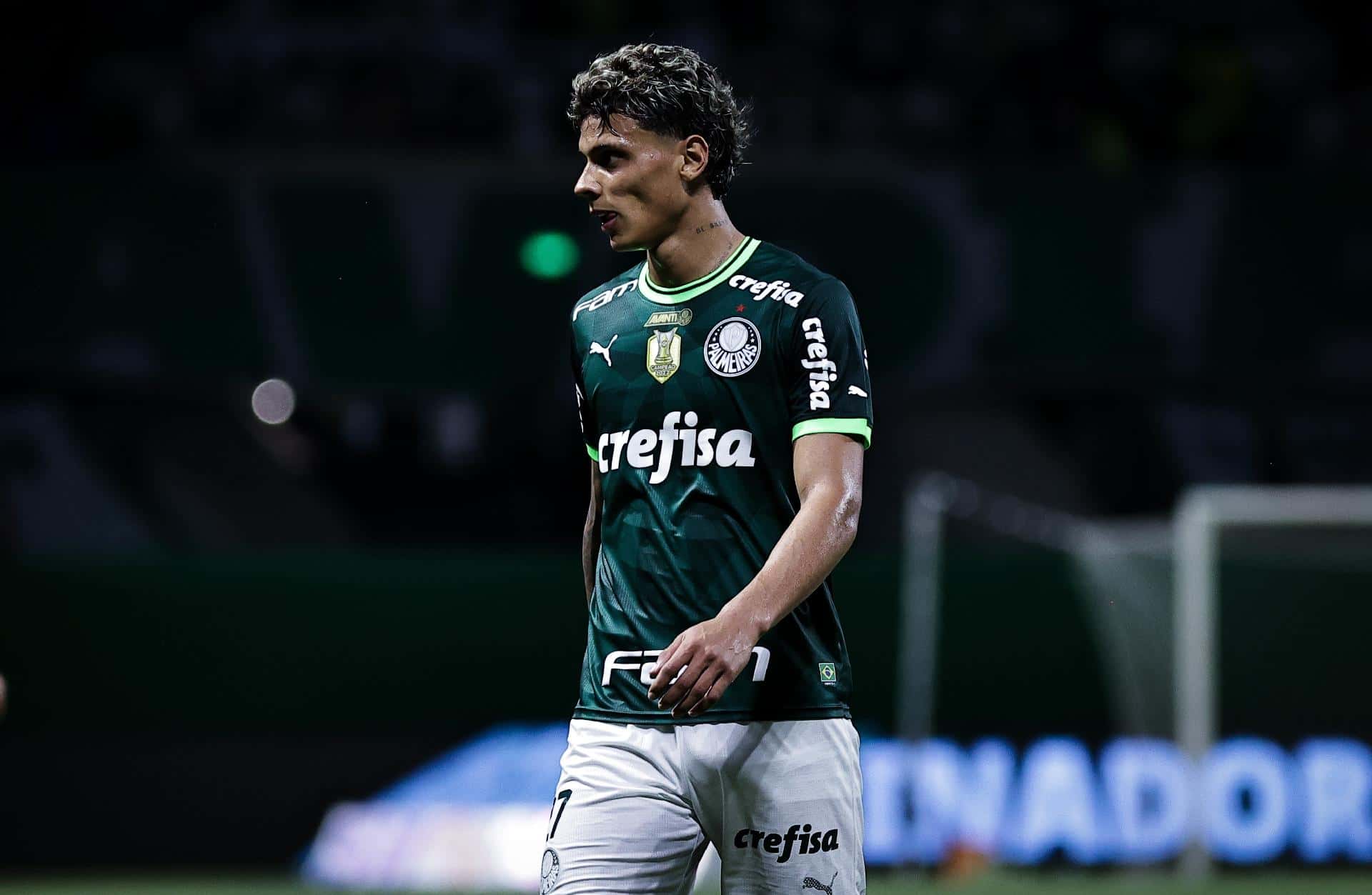 Richard Ríos é destaque com a camisa do Palmeiras