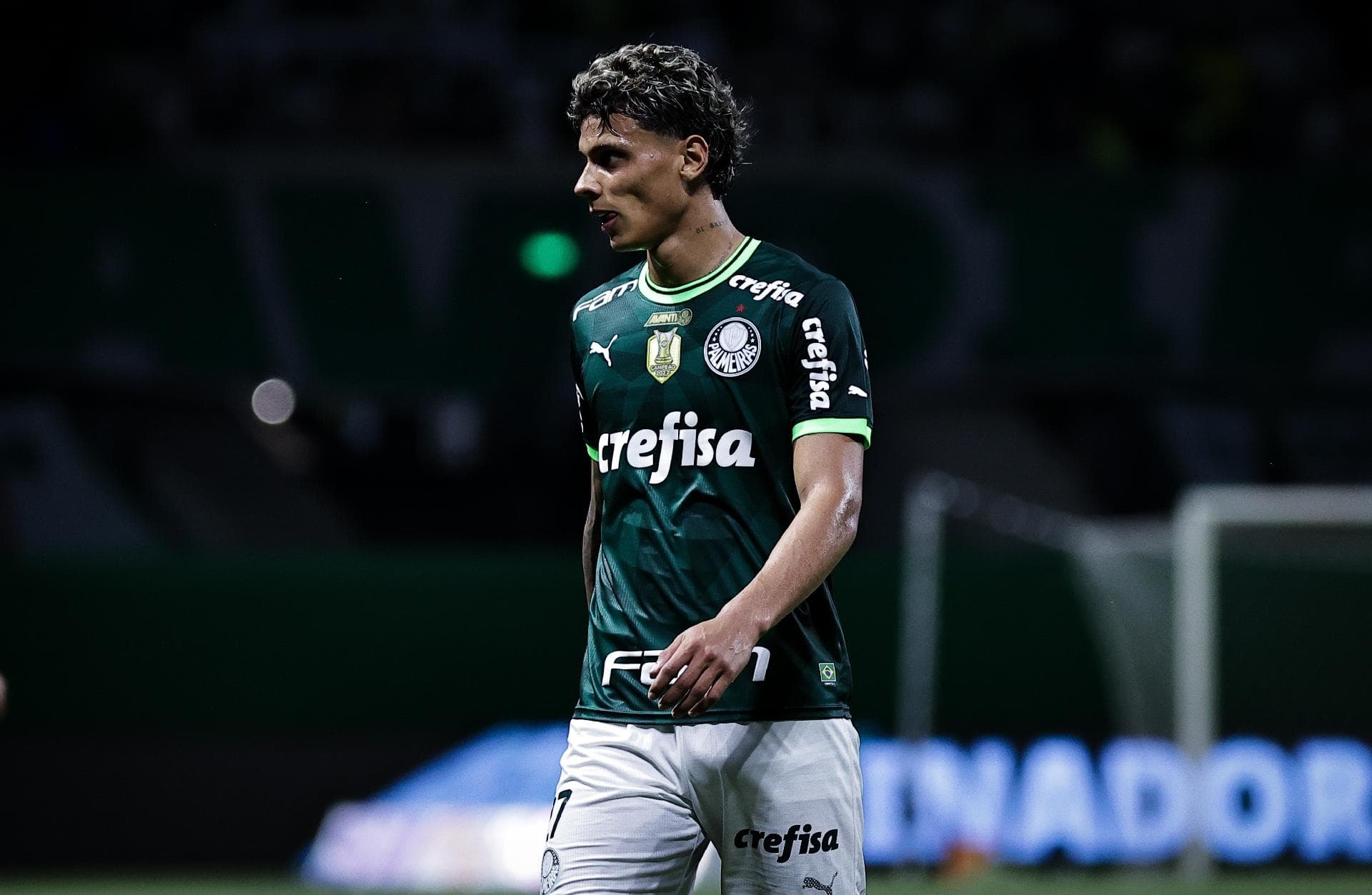 Richard Ríos é destaque com a camisa do Palmeiras
