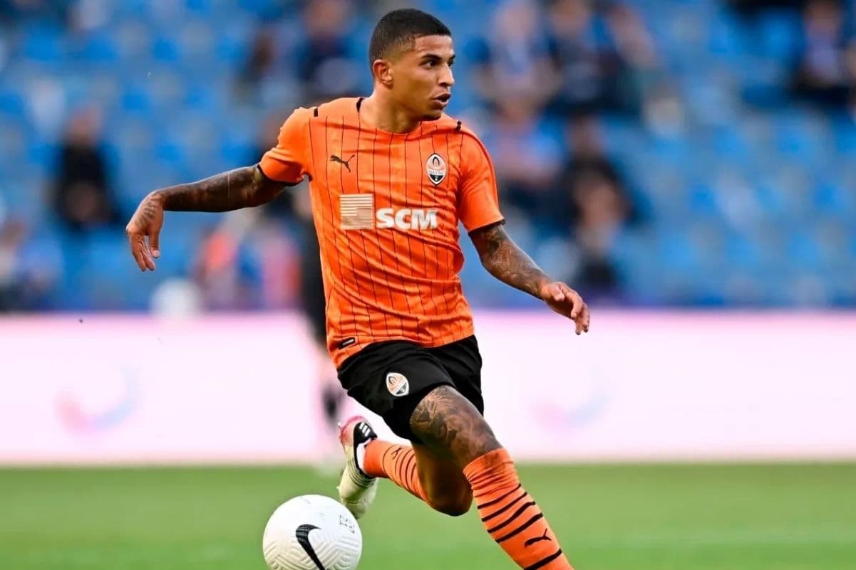 Rival do Flamengo disputa contratação de lateral-direito