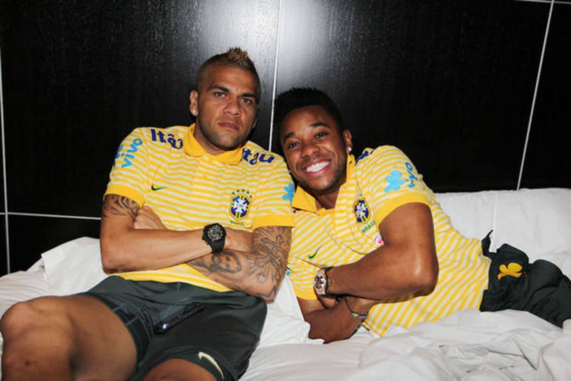Robinho e Daniel Alves estão aguardando as decisões dos seus julgados e agora se cruzam no caso