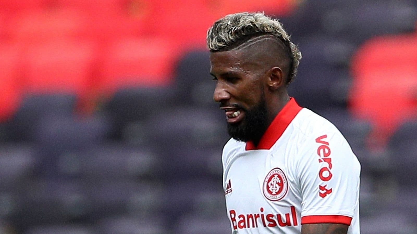 Rodinei é do Flamengo, mas está emprestado do Inter: viu o vermelho em jogo chave para o título