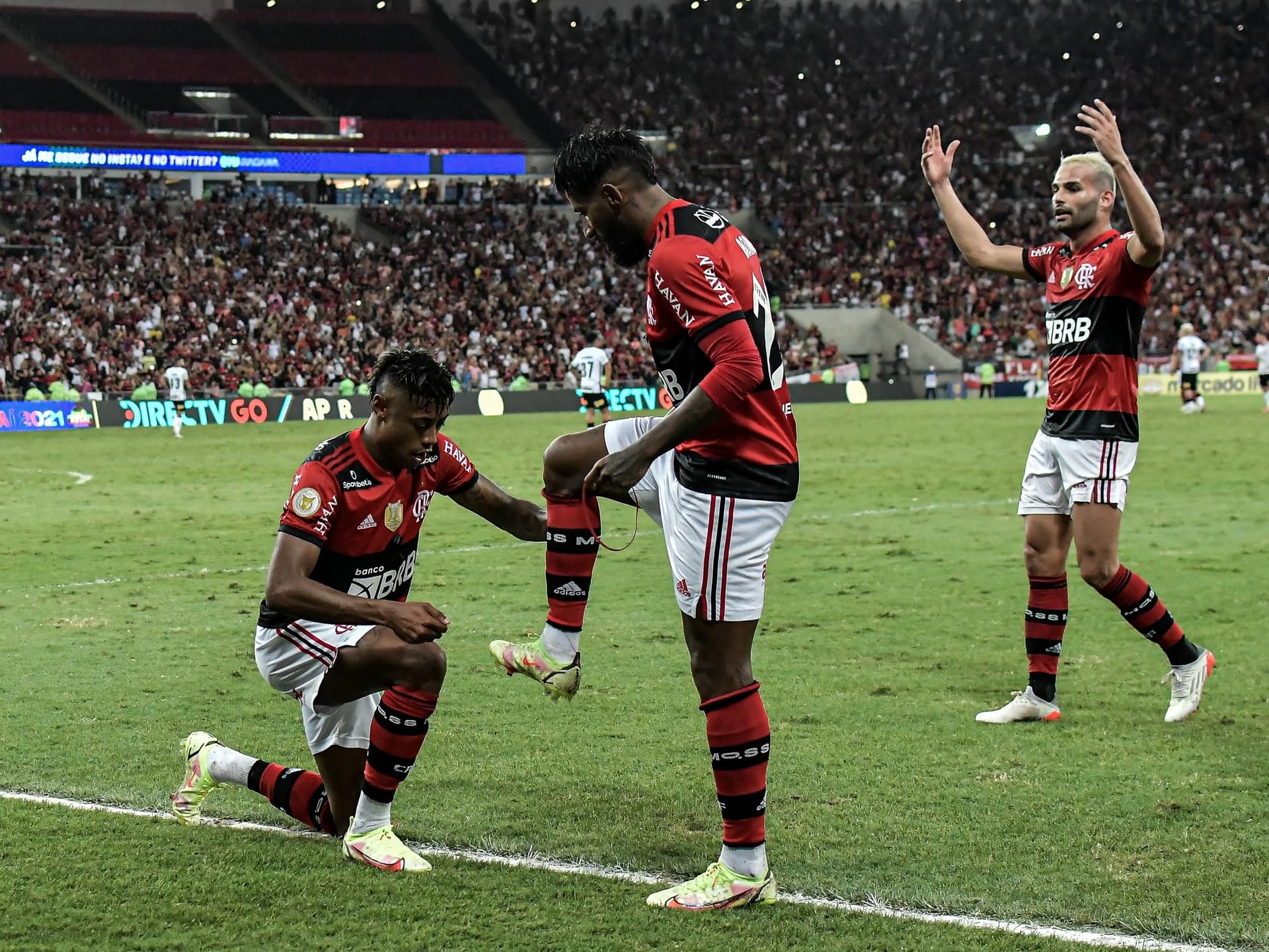 Rodinei ganha pontos com Renato Portaluppi para final da Copa Libertadores e lateral já sabia que seria herói com Bruno Henrique