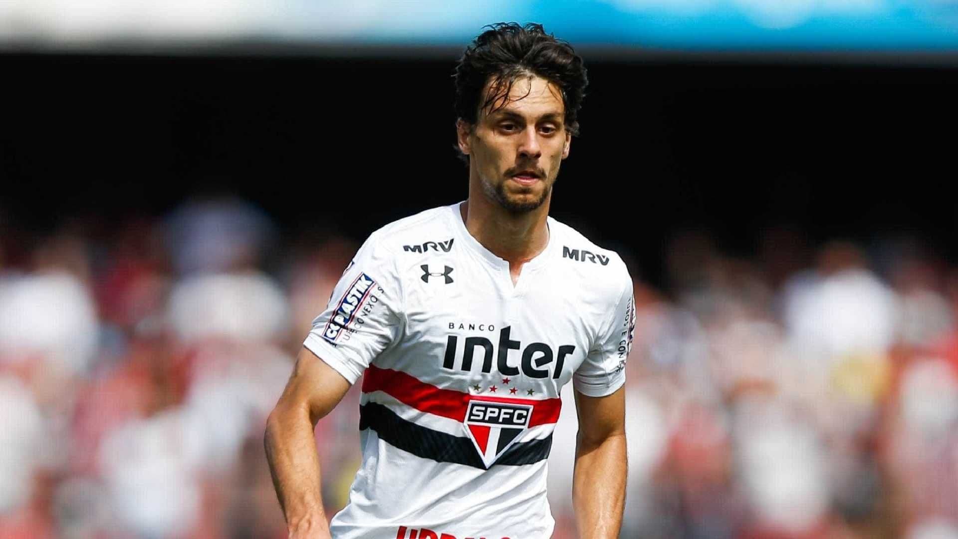 Rodrigo Caio é um dos jogadores mais importantes do elenco do Flamengo, mas sua situação na equipe causa dúvidas entre os torcedores