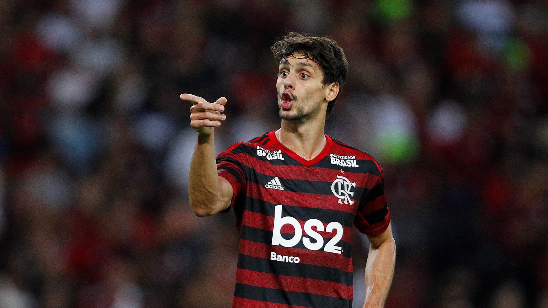 Rodrigo Caio vive sérios problemas de lesão na temporada e jornalista leva invertida após anunciar “fim de carreira”