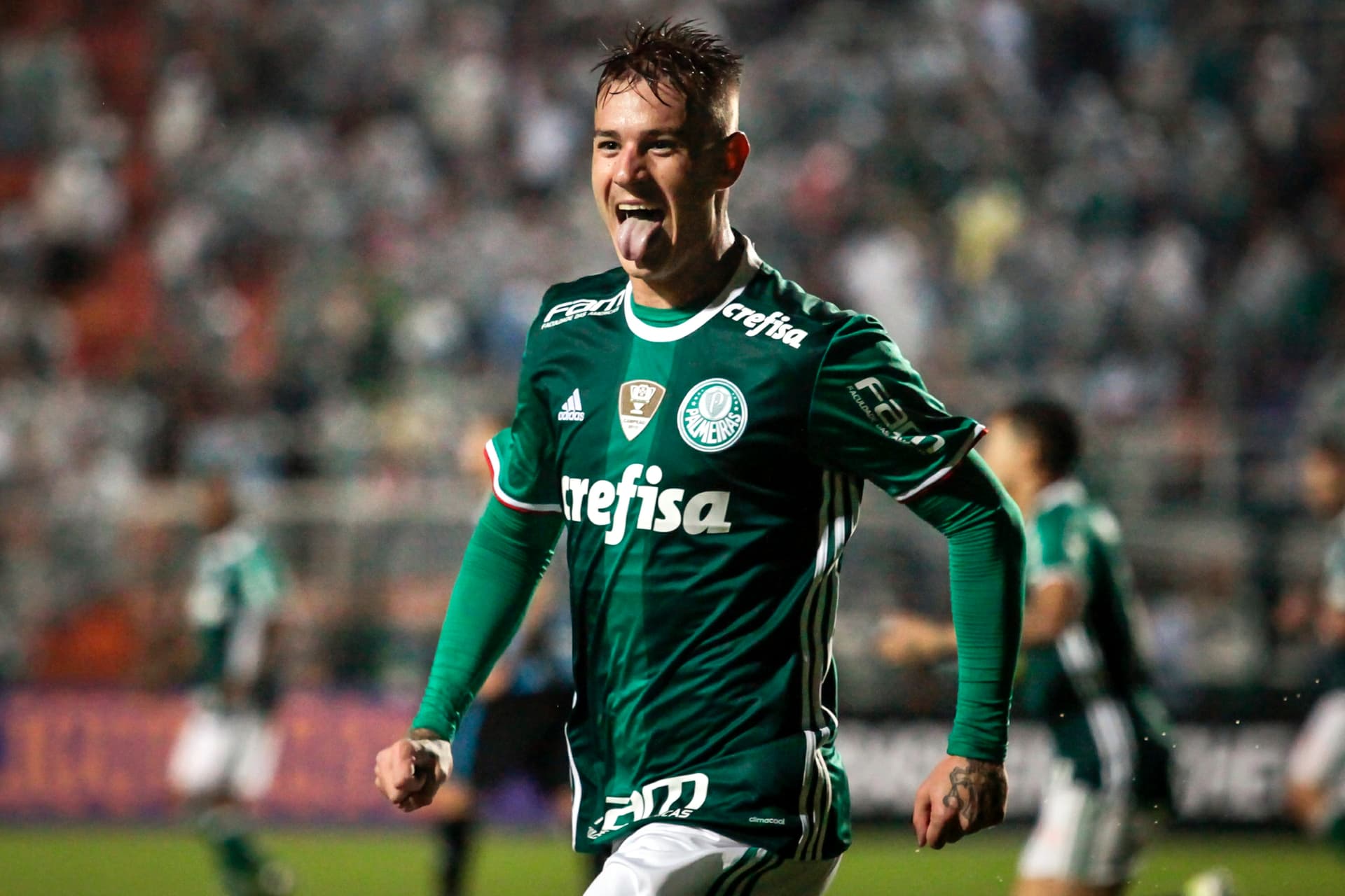 Roger Guedes está de volta ao futebol brasileiro