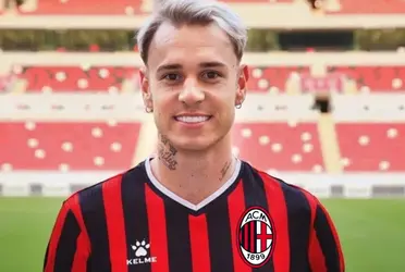 Róger Guedes já marcou gol pelo Al-Rayyan, mas a camisa chama a atenção por ser igual ao do Milan