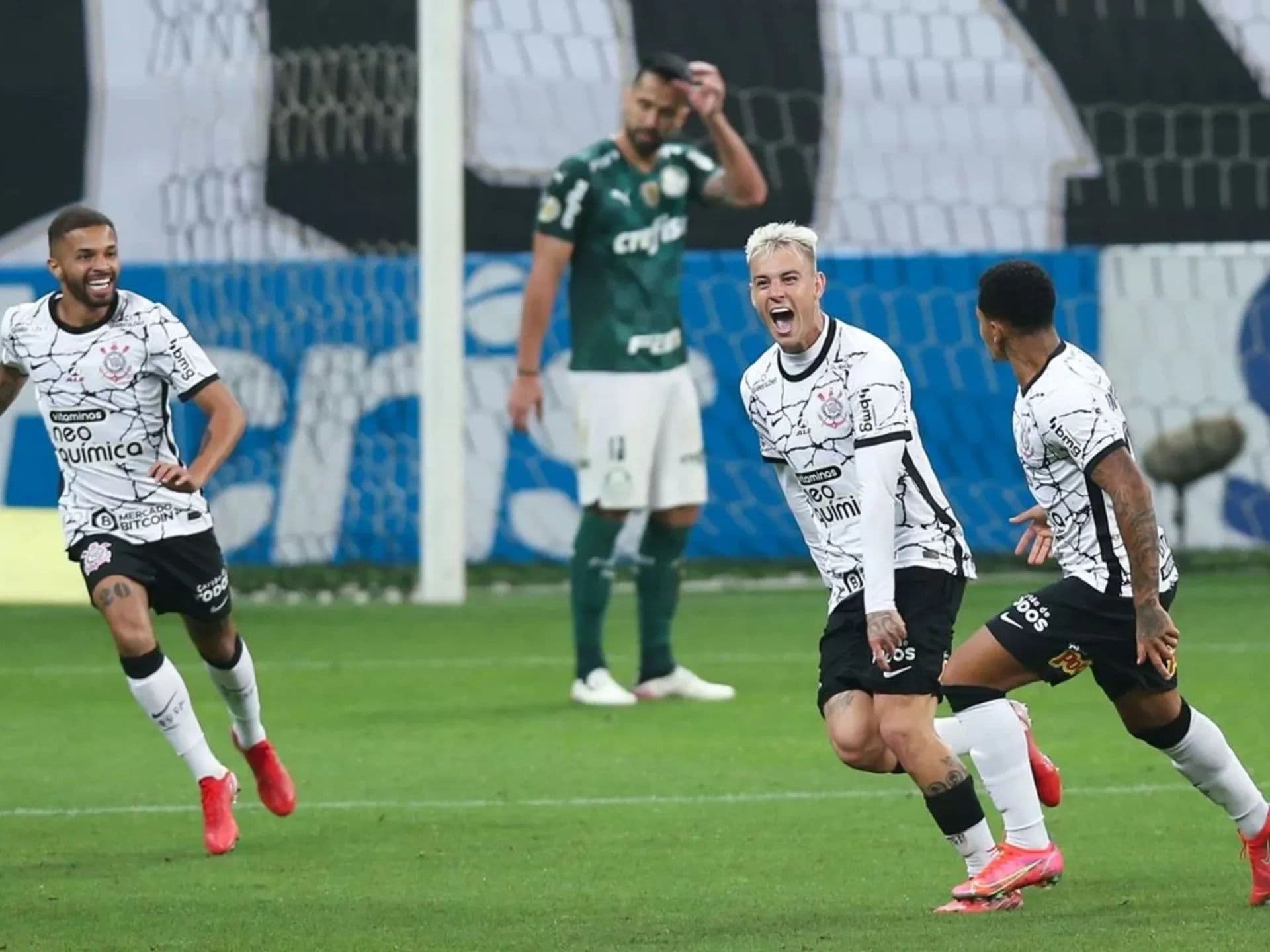 Roger Guedes, jogador de futebol brasileiro que se transferiu do Palmeiras para o Corinthians, atualizou seu meio de transporte