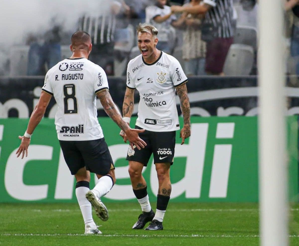 Roger Guedes teve diversos problemas com Vítor Pereira, mas se encontrou com Fernando Lázaro e disputou todas as partidas do Corinthians no ano
