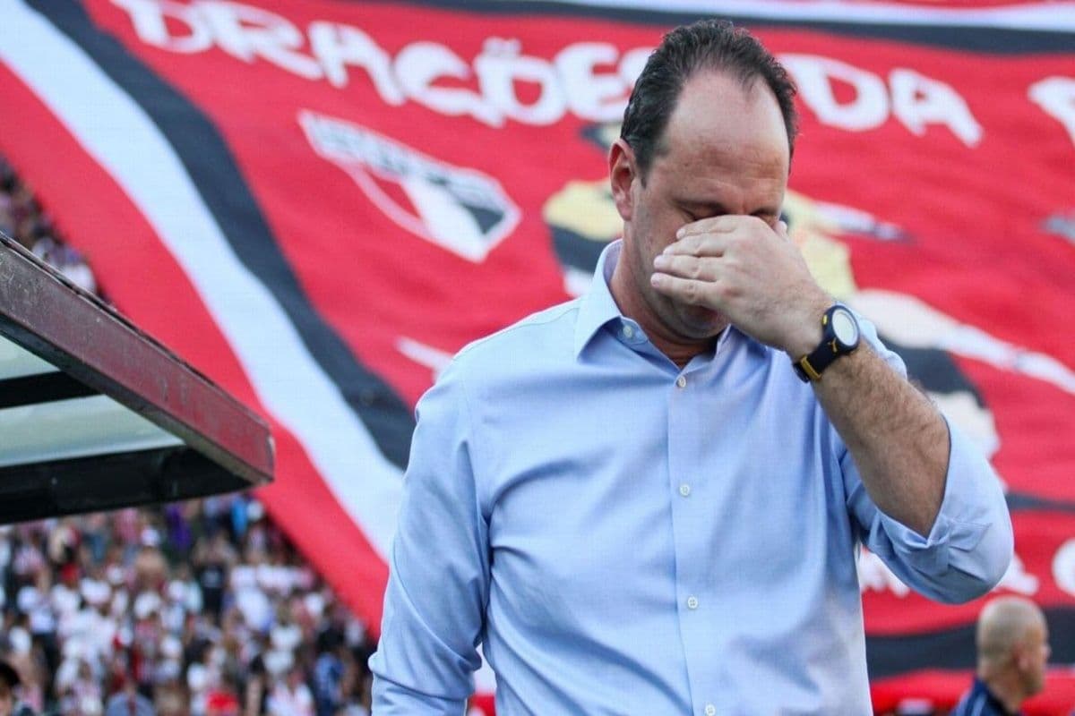 Rogério Ceni pode ter desrespeitado alguns profissionais do clube, após soltar os cachorros na coletiva