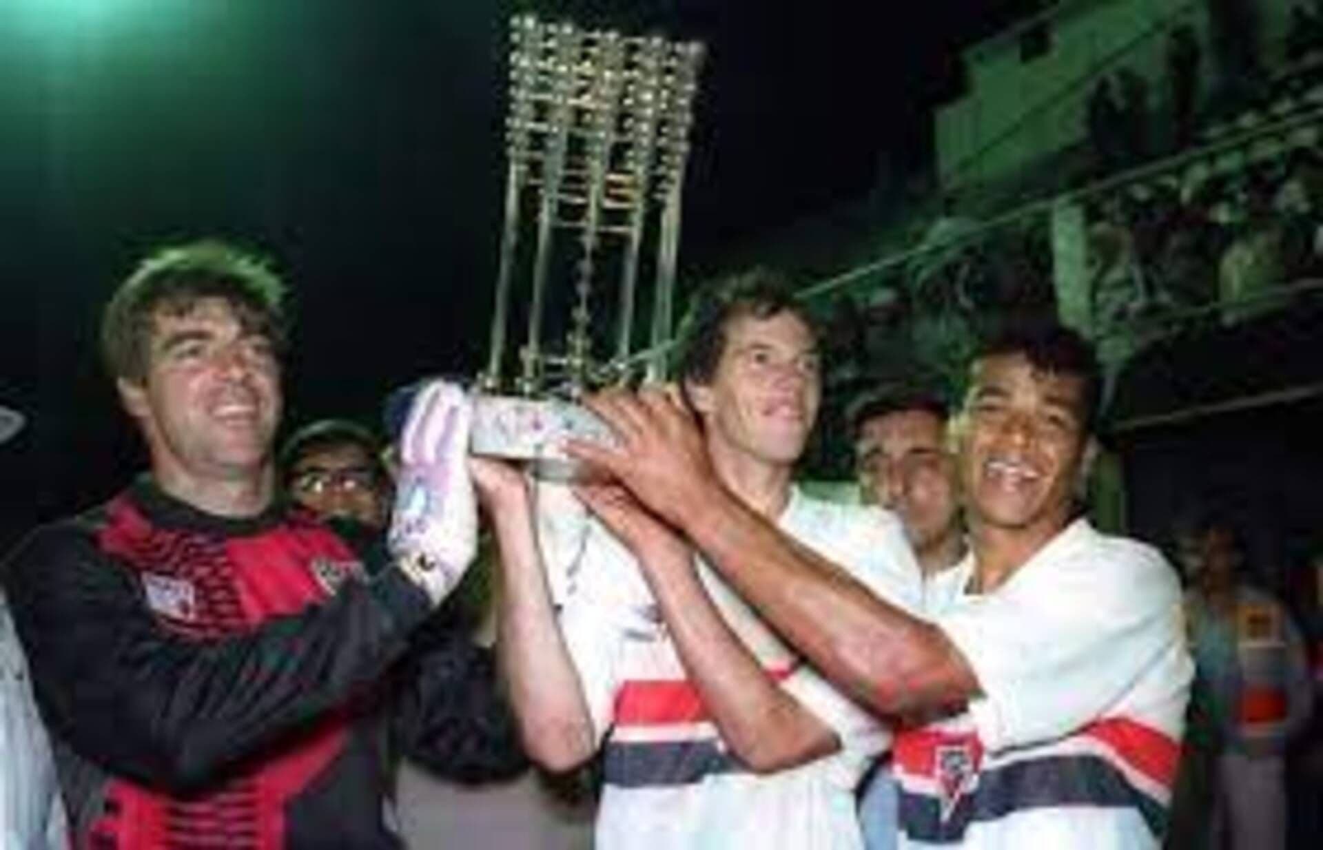 Ronaldão, ex-quarto-zagueiro de grandes clubes do futebol brasileiro como São Paulo, Flamengo, Santos e Ponte Preta, é hoje um empresário