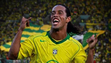 Ronaldinho com a camisa da Seleção Brasileira