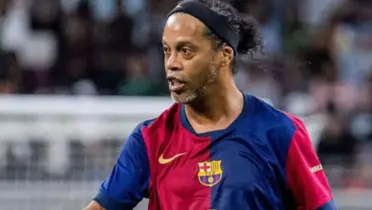 Ronaldinho Gaúcho em ação pelo Barça Legends: pentacampeão será avô