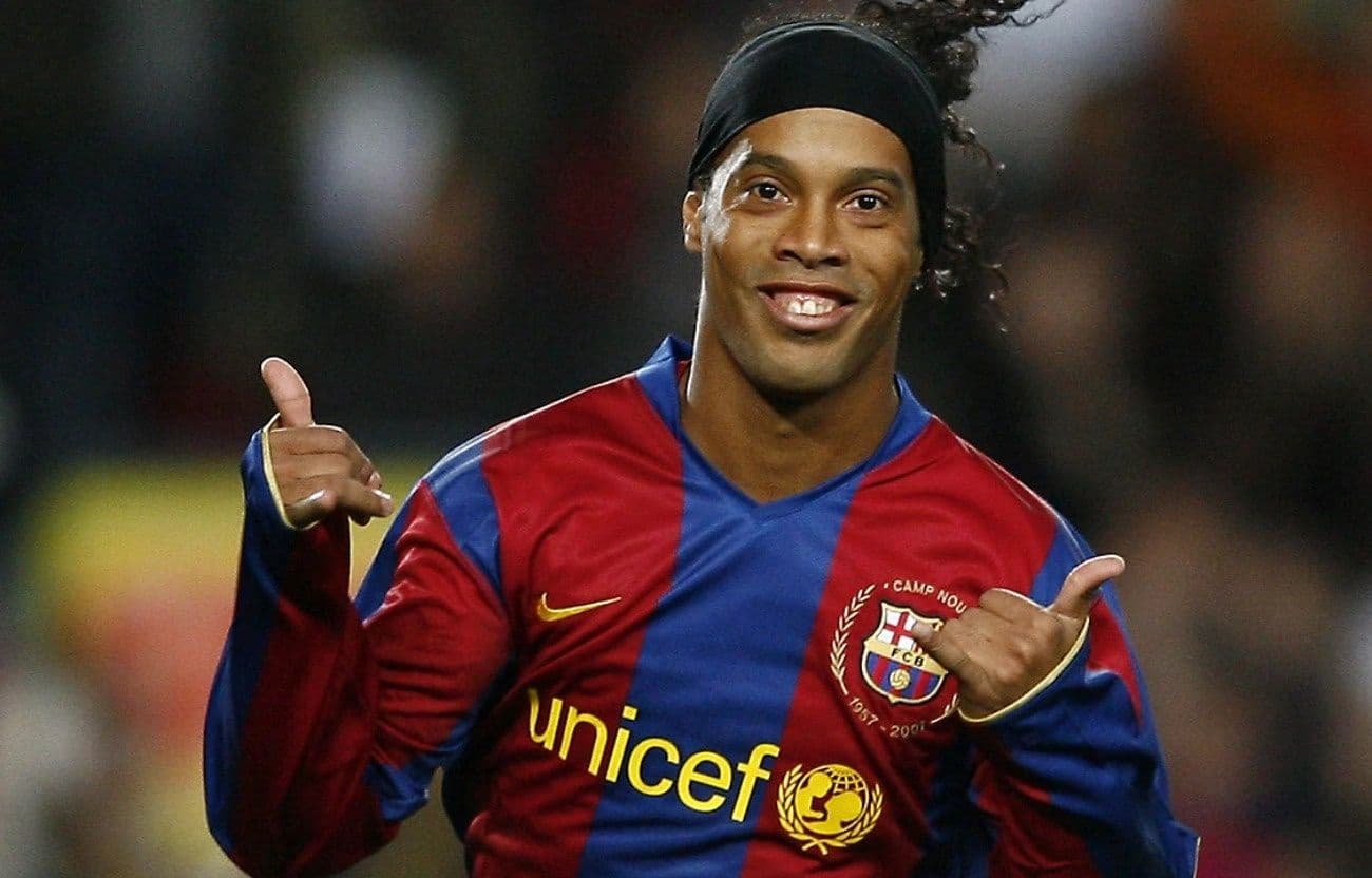 Ronaldinho Gaúcho, famoso ex-jogador de futebol brasileiro, encontra-se atualmente desempregado, mas mesmo assim mantém mansão na Espanha