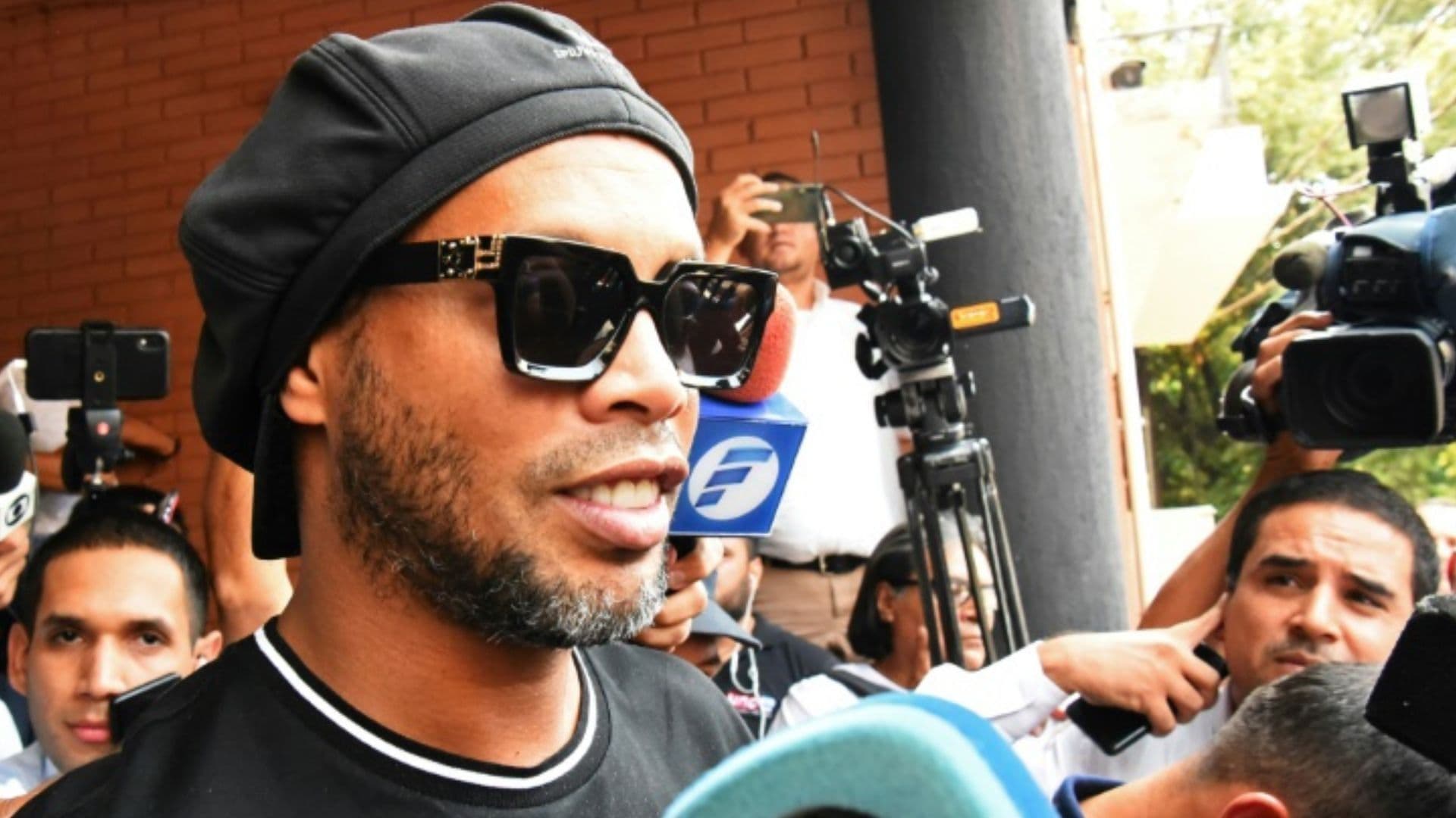 Ronaldinho Gaúcho já foi acionado e está ciente do valor da dívida milionária