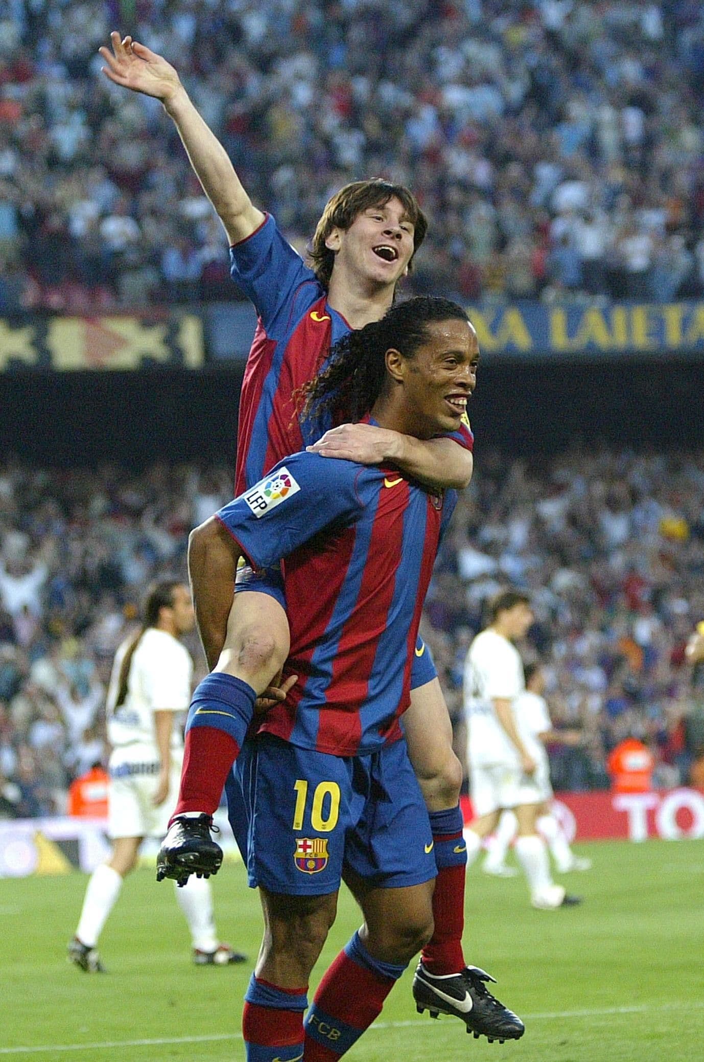 Ronaldinho Gaúcho mandou mensagem para Lionel Messi pelas redes sociais. O brasileiro deseja boa sorte ao grande amigo na aventura que terá início com o PSG.